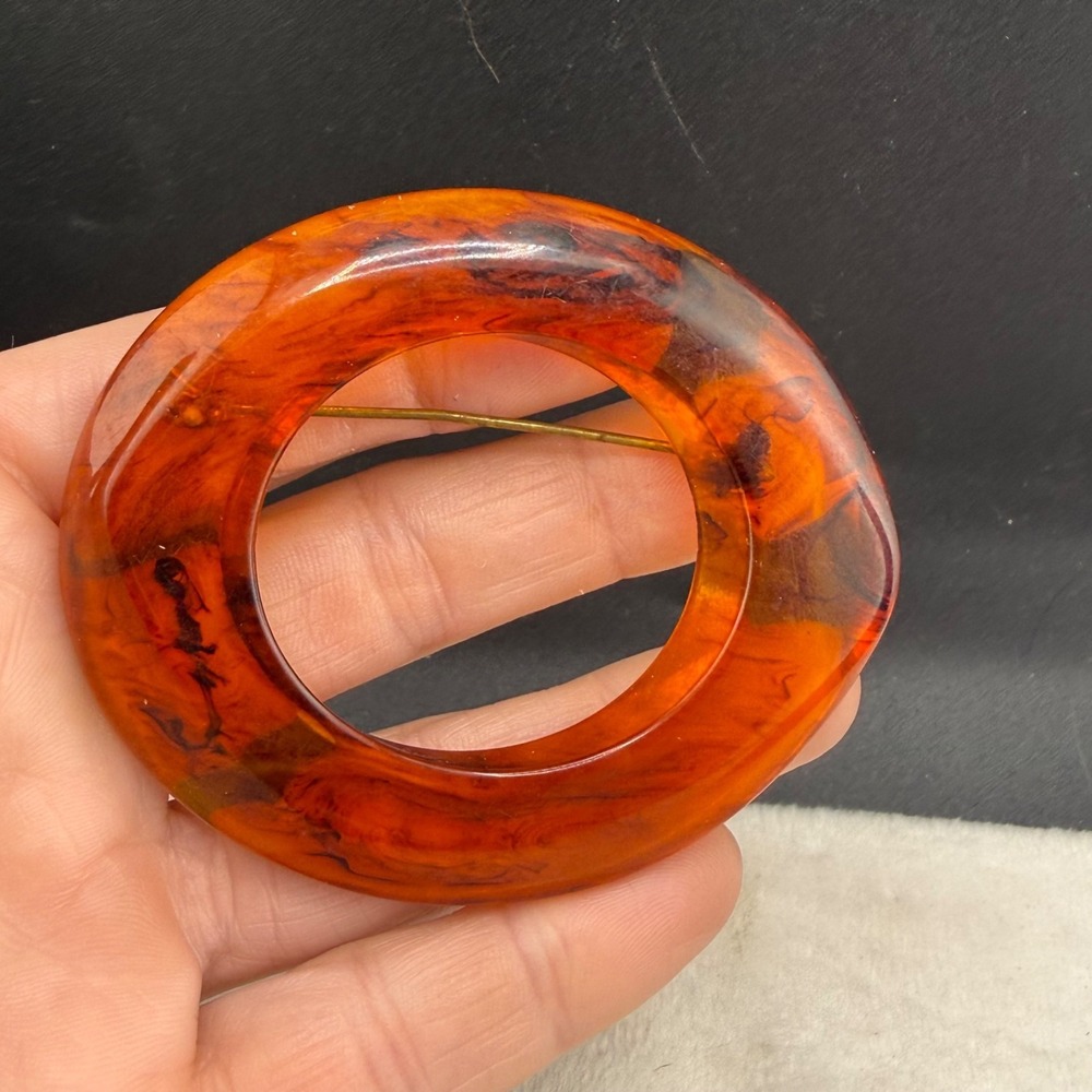 Vintage Bakelite Brooch MCM Root Beer‎